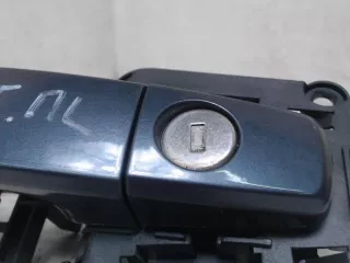  личинка замка боковой двери перед лев Opel Corsa D Арт 25002285/1