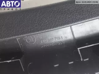 1u9867713 Накладка двери (крышки) багажника Skoda Octavia A4 Арт 54972374, вид 3