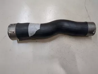 Патрубок интеркулера BMW 5 F10/F11/GT F07 2006г.  - Фото 2