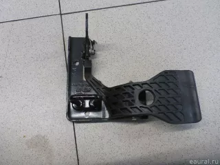 8P0823480B VAG Крючок капота Audi A3 8P Арт E100535753