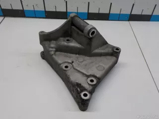 YLE500370 Land Rover Кронштейн генератора Land Rover Range Rover Sport 1 restailing Арт E41158971, вид 1