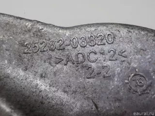 2528203820 Hyundai-Kia Кронштейн ролика-натяжителя руч. ремня Kia Ceed 3 Арт E52039370, вид 6