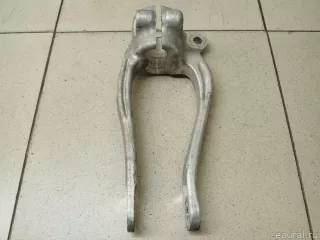 31126861200 BMW Кронштейн амортизатора правый BMW 7 G11/G12 Арт E95762851