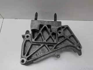 2167027351 Hyundai-Kia Кронштейн двигателя правый Kia Carens 2 Арт E84371809
