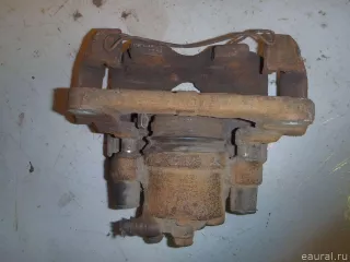 477300D070 Toyota Суппорт тормозной передний правый Toyota Yaris 2 Арт E1694259, вид 3