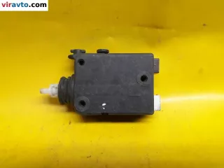  Активатор (привод) замка двери Audi 80 B4 Арт 133947