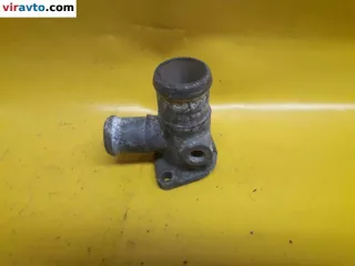 068121133M Фланец (тройник) системы охлаждения Volkswagen Golf 2 Арт 129951, вид 1
