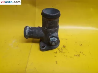 068121133M Фланец (тройник) системы охлаждения Audi 80 B4 Арт 131379, вид 1