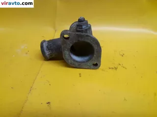 068121133M Фланец (тройник) системы охлаждения Audi 80 B4 Арт 131379, вид 2
