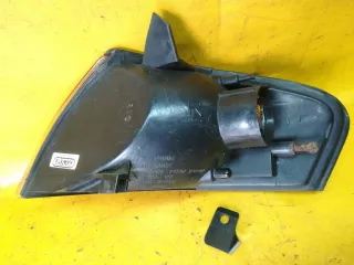 21061812 Поворотник правый Mazda 323 F Арт 185841, вид 2