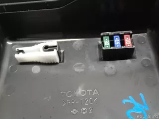 8266233211 Toyota Крышка блока предохранителей Lexus ES 7 Арт E70292299, вид 3