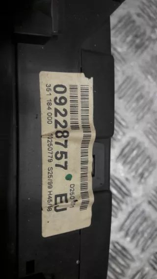 09228757 Щиток приборов (приборная панель) Opel Zafira A Арт e1252005, вид 2