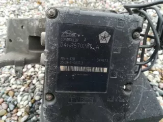 2001-2007 04686702AC Блок ABS Chrysler Voyager 4 Арт e4420896, вид 4
