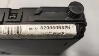 8200606825 Блок предохранителей Renault Megane 2 Арт e5188773, вид 4