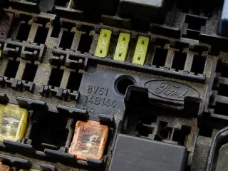 8V5114B144BA Блок предохранителей Ford Fiesta 6 Арт e5729931, вид 3