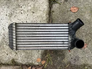  Интеркулер Ford C-max 2 Арт e6883303, вид 1