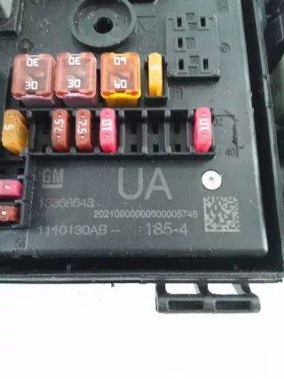 13368643 Блок предохранителей Opel Astra J Арт e7384461, вид 3