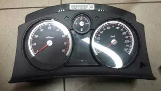 13230590 Щиток приборов (приборная панель) Opel Astra H Арт e7440076, вид 1