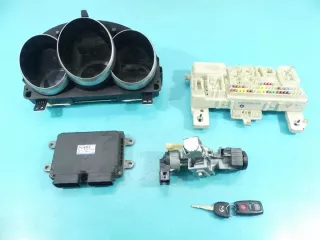 L34T18881B Блок управления двигателем Mazda 3 BK Арт e7517202, вид 1