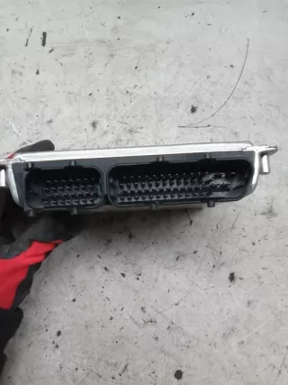 8D0907558B Блок управления двигателем Seat Ibiza 5 Арт e7745306, вид 4