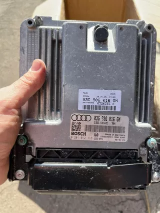 0281012113 Блок управления двигателем Audi A4 B7 Арт e8325352, вид 1