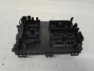13318785 Блок предохранителей Opel Astra J Арт e9083375, вид 2