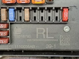 13318785 Блок предохранителей Opel Astra J Арт e9083375, вид 3