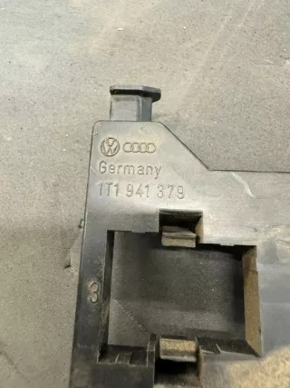 1T1941379 Блок предохранителей Volkswagen Caddy 3 Арт e9277138, вид 3