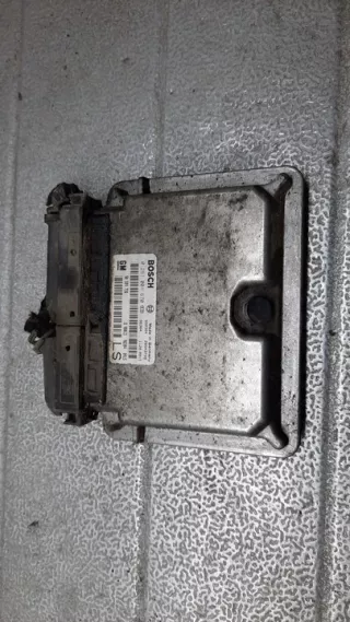 0281001670 90589736 Блок управления двигателем Opel Astra G Арт e9293358, вид 1
