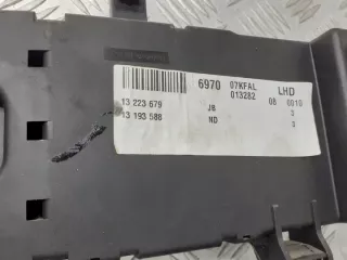 13192588 Блок предохранителей Opel Vectra C  Арт e9507382, вид 4