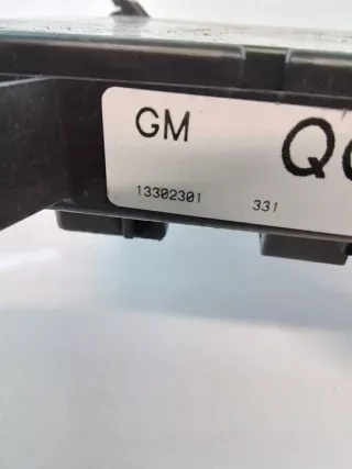 13302301 Блок предохранителей Opel Astra J Арт e9657805, вид 3