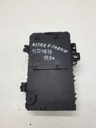 13220829 Блок предохранителей Opel Astra H Арт e9792885, вид 1
