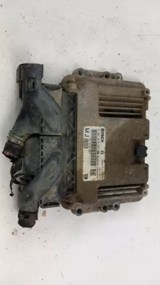 0281015767 Блок управления двигателем Opel Zafira B Арт e9799424, вид 1