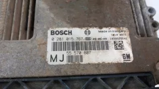 0281015767 Блок управления двигателем Opel Zafira B Арт e9799424, вид 2