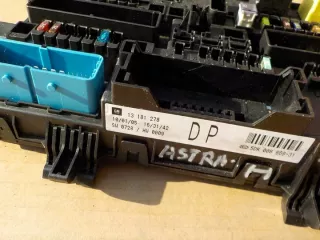 13181278DP Блок предохранителей Opel Astra H Арт e10052497, вид 2