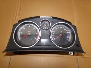 13216684 Щиток приборов (приборная панель) Opel Astra H Арт e10088425, вид 1