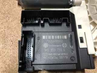 980851-109, 981235-104, 1K0959701K Моторчик стеклоподъемника Volkswagen Passat B6 Арт e10093364, вид 3