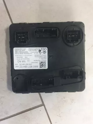 8W0907064EC Блок предохранителей Audi A4 B9 Арт e10096777, вид 1