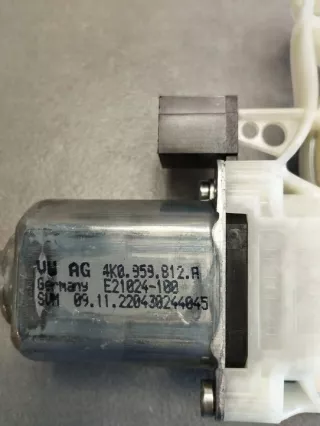 4K0959812A 220430244045 E21024100 Моторчик стеклоподъемника Audi Q4 E-TRON Арт e10521737, вид 3