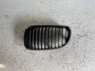 7166439 51137166439 Решетка радиатора BMW 1 E81/E82/E87/E88 Арт e10568679, вид 1