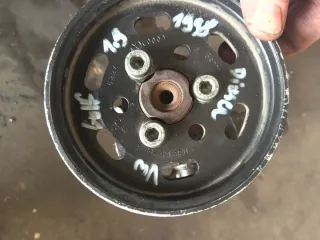 1J0422154A 038145255B Насос гидроусилителя руля Volkswagen Golf 4 Арт e12668872, вид 3
