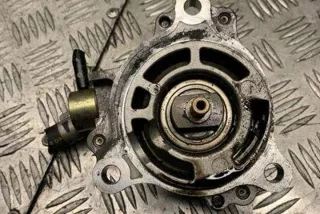 RF2A18G00A Насос вакуумный Mazda 2 DY Арт e12603845, вид 1