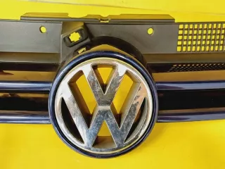 1J0853655F 1J0853651F Решетка радиатора Volkswagen Golf 4 Арт e12511688, вид 3
