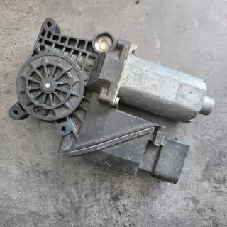 0130821698 Моторчик стеклоподъемника Mercedes A W168 Арт e12503700, вид 1