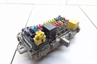 YQE102720 Блок предохранителей Rover 45 Арт e12443936, вид 1