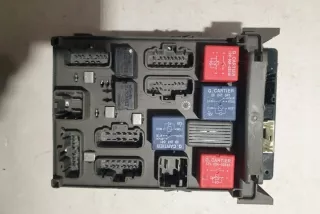 KG01_ 8200192469 Блок предохранителей Renault Espace 4 Арт e12443523, вид 3