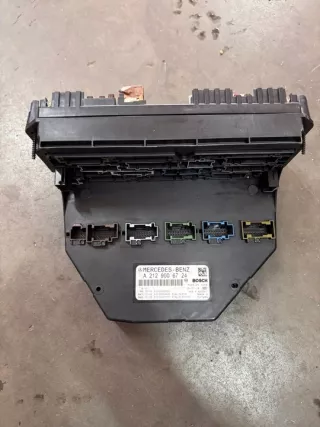 A2129006724 Блок предохранителей Mercedes C W204 Арт e12439742, вид 1