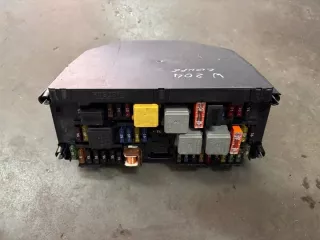 A2129006724 Блок предохранителей Mercedes C W204 Арт e12439742, вид 2