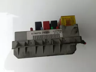51763770 Блок предохранителей Fiat Doblo 1 Арт e12437125, вид 3