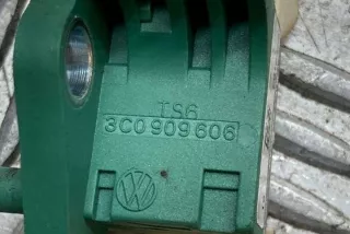 3C0909606 Датчик удара Volkswagen Passat B6 Арт e12381798, вид 3